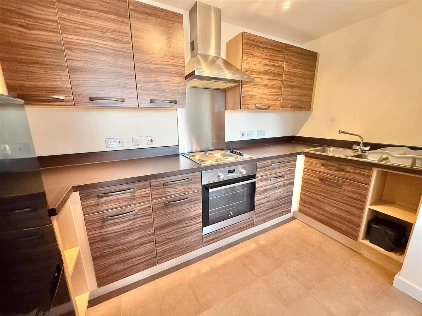 Flat Monticello Way in Coventry