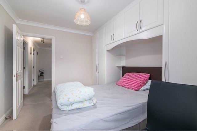 Flat Sheepcote Road in Greater London