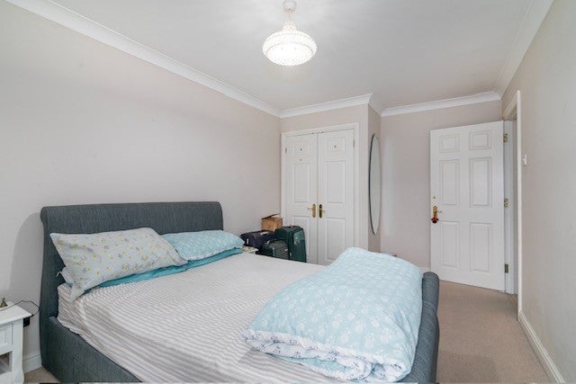 Flat Sheepcote Road in Greater London