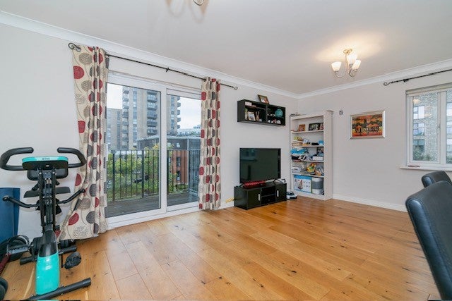 Flat Sheepcote Road in Greater London
