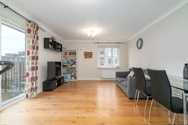 Flat Sheepcote Road in Greater London