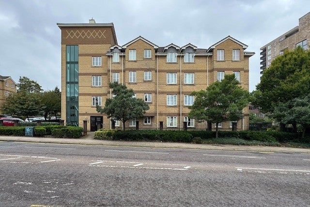 Flat Sheepcote Road in Greater London
