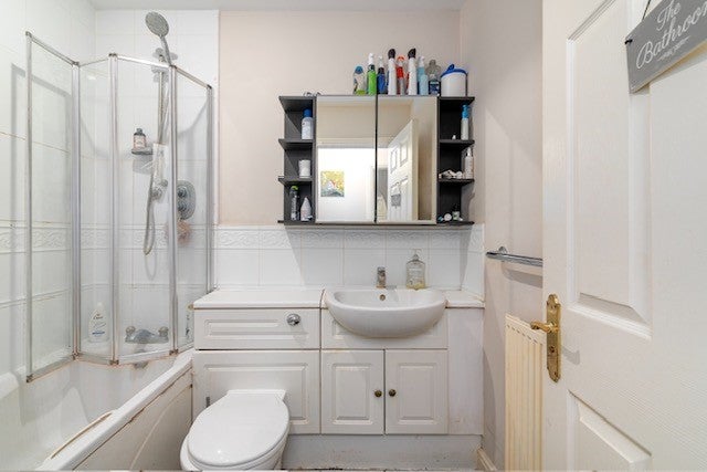 Flat Sheepcote Road in Greater London