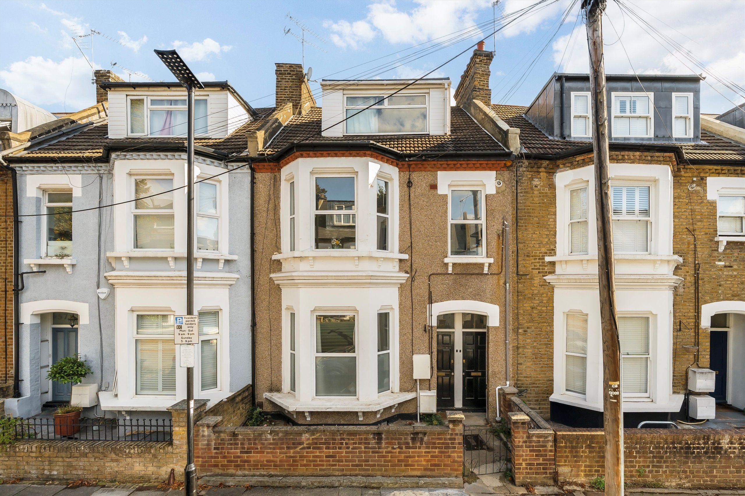 Flat Upham Park Road in Greater London