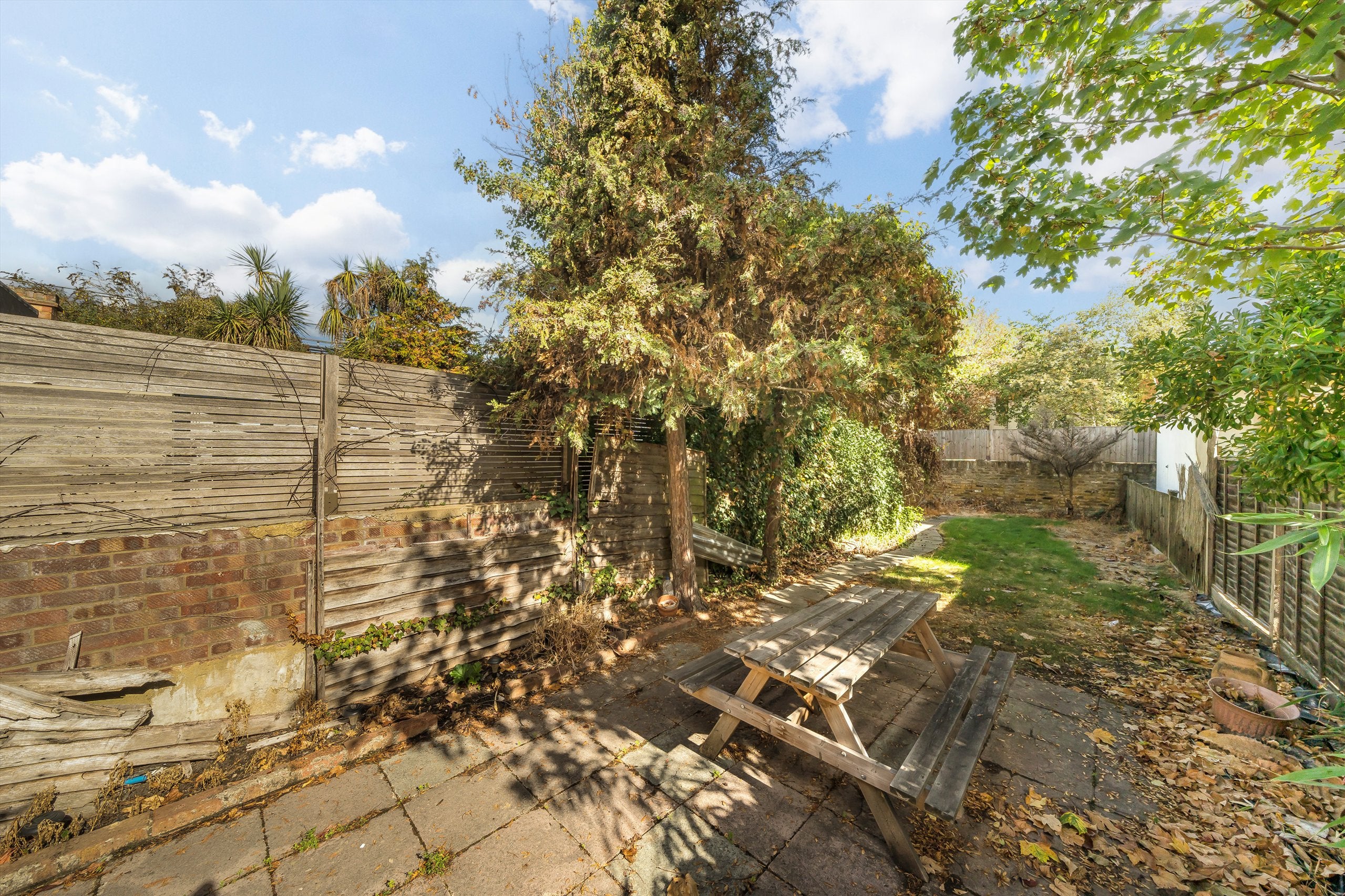 Flat Upham Park Road in Greater London