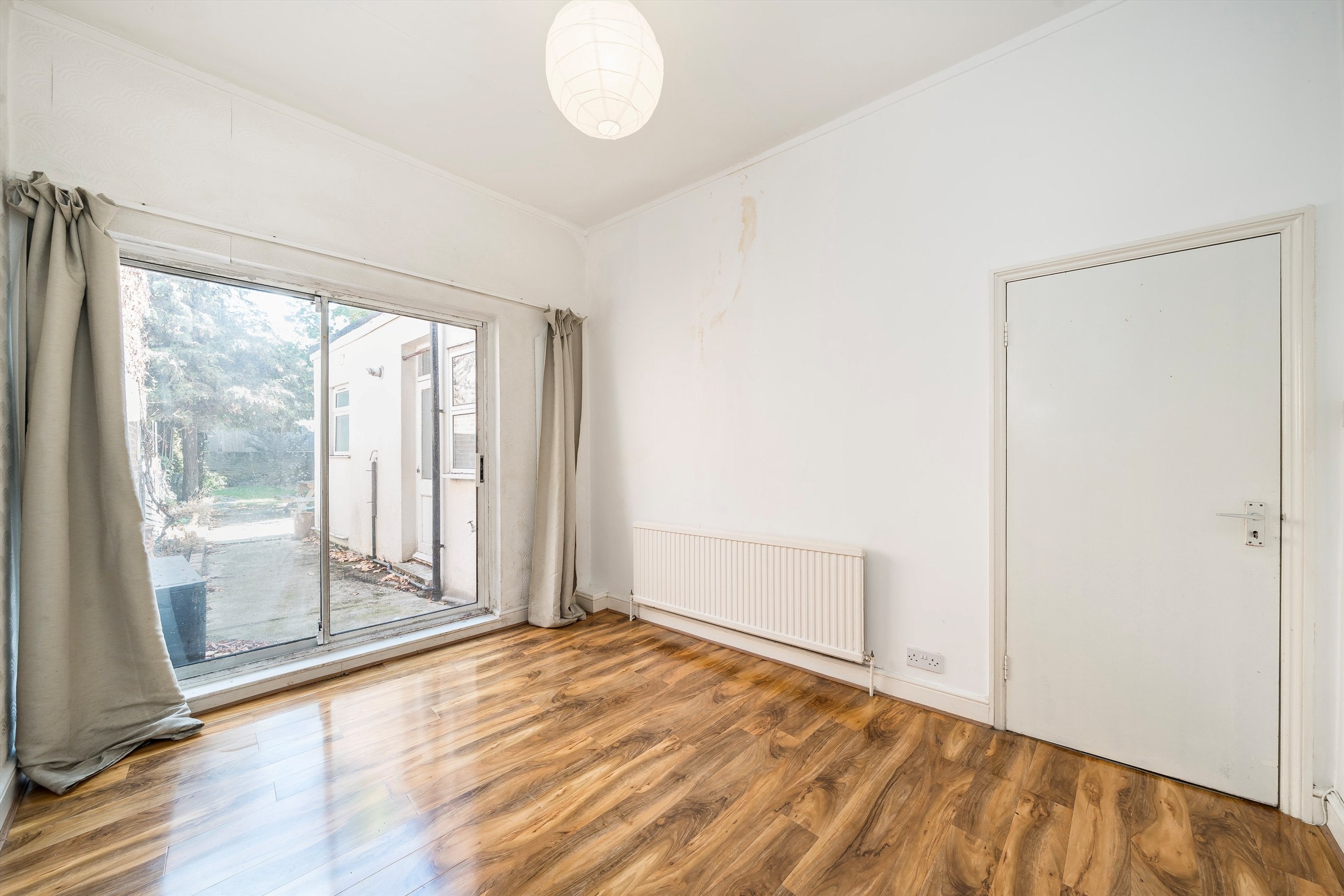 Flat Upham Park Road in Greater London