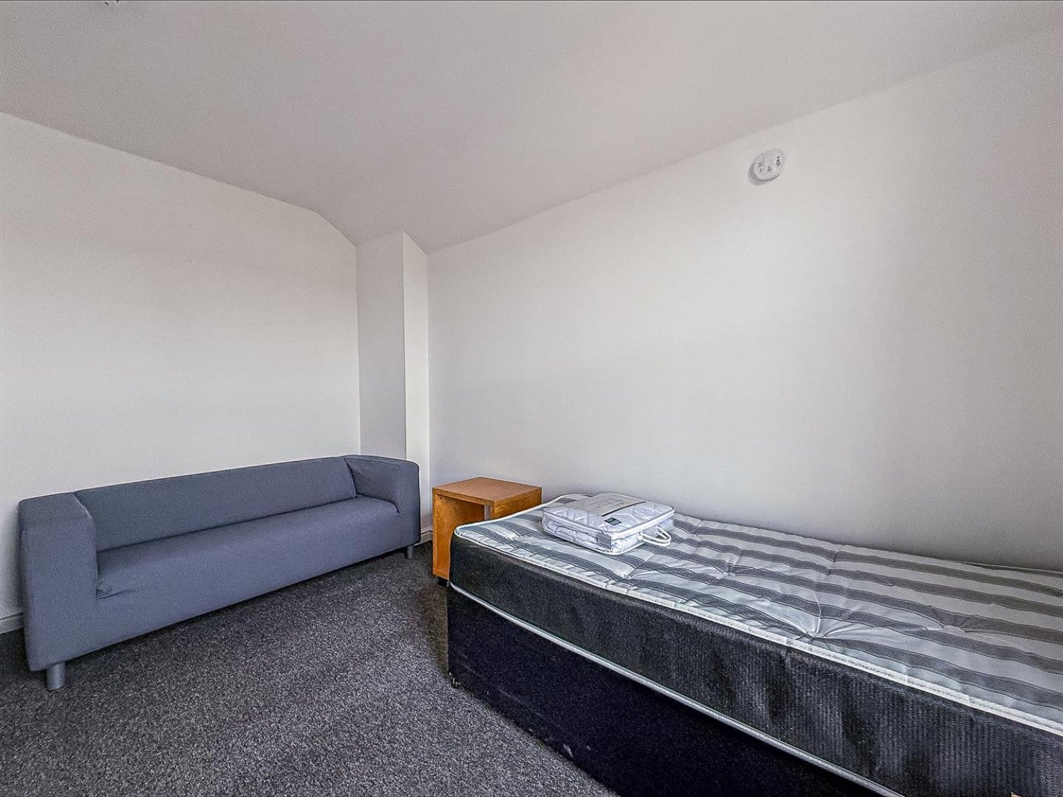 Flat Connaught Road in Cardiff