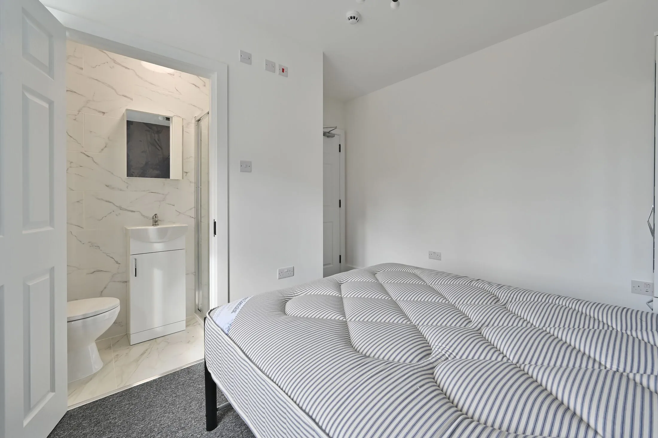 Room Whippendell Road in Watford
