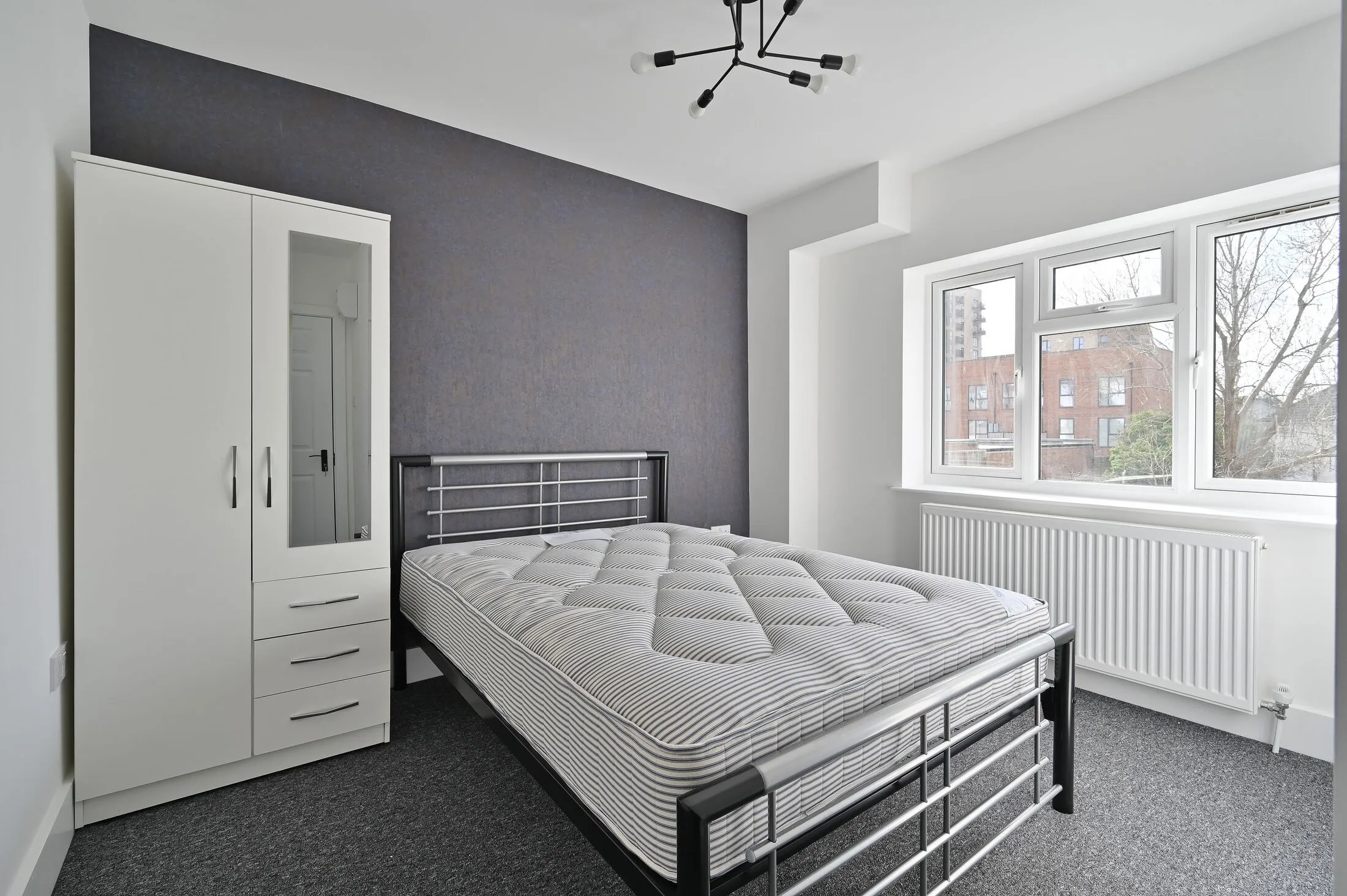 Room Whippendell Road in Watford