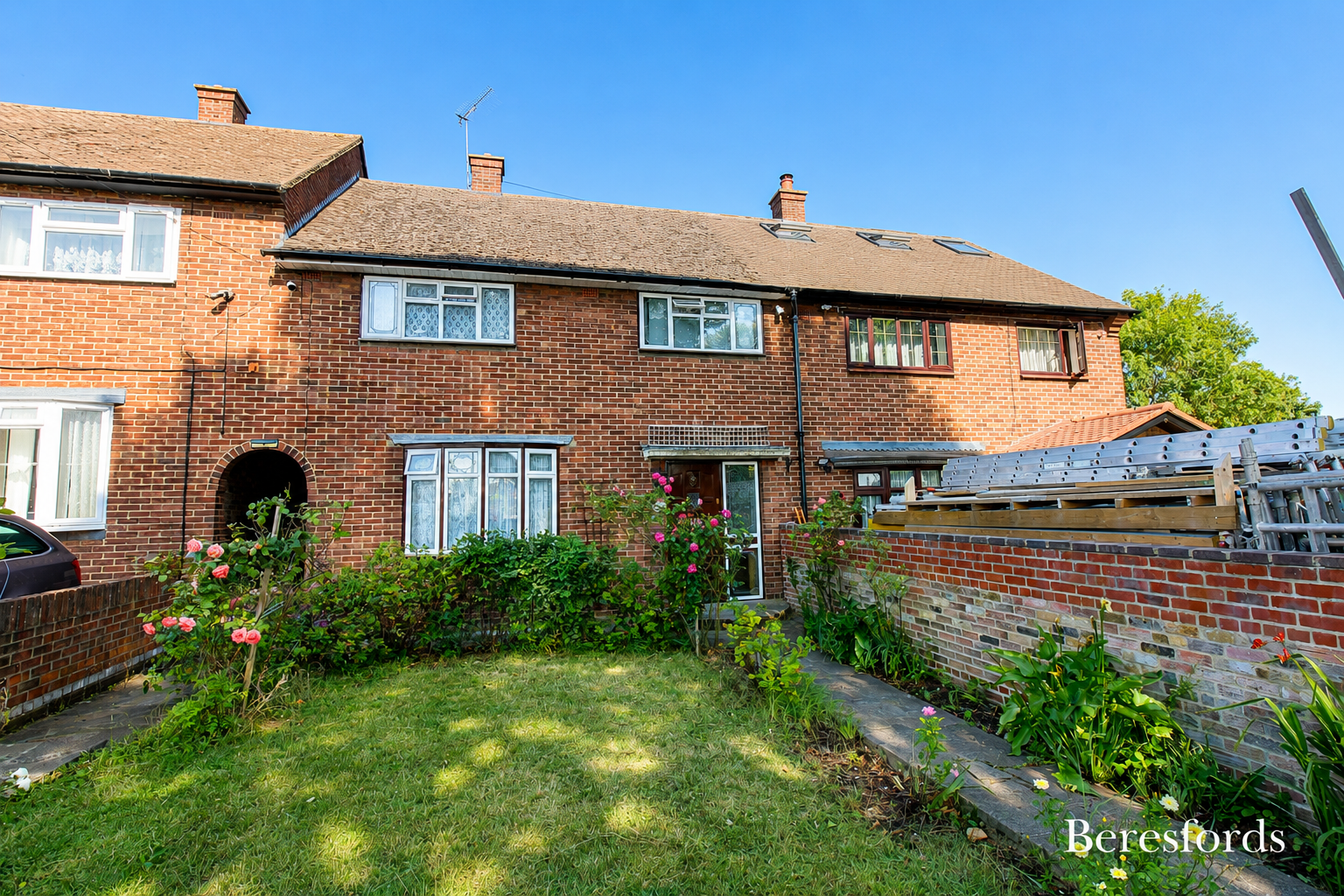 House Wickford Drive in Greater London