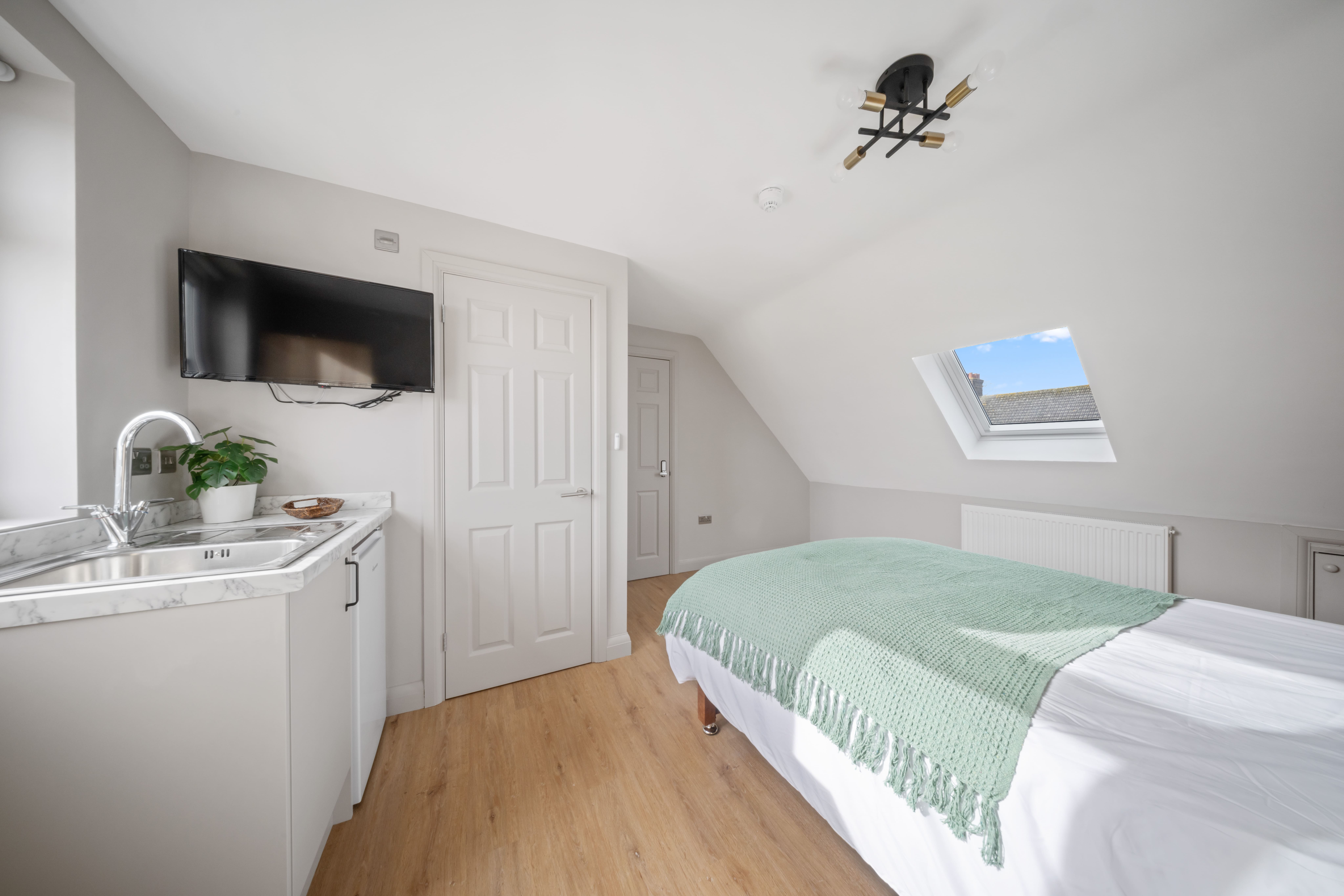 Room Balfour Road in Chatham