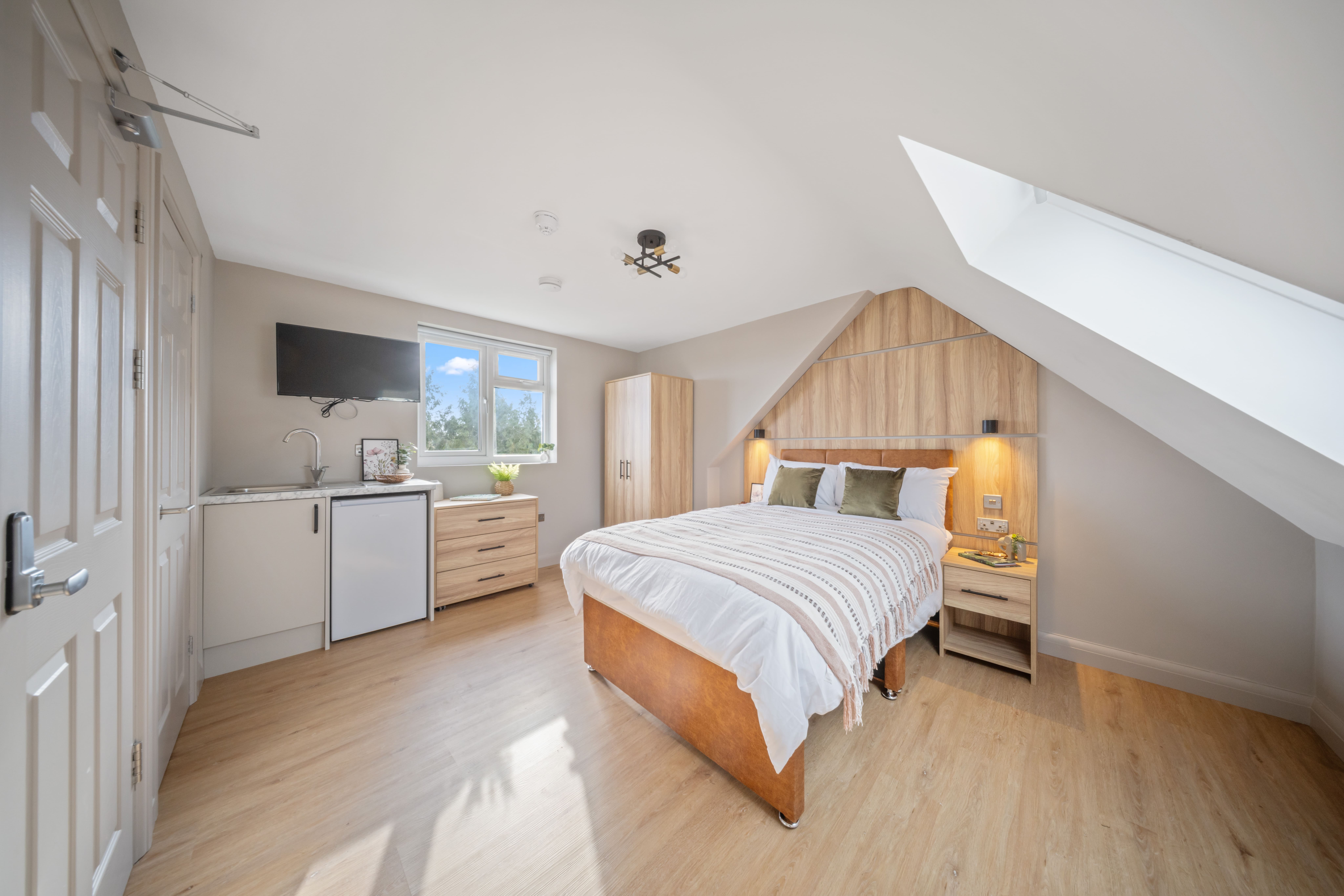 Room Balfour Road in Chatham