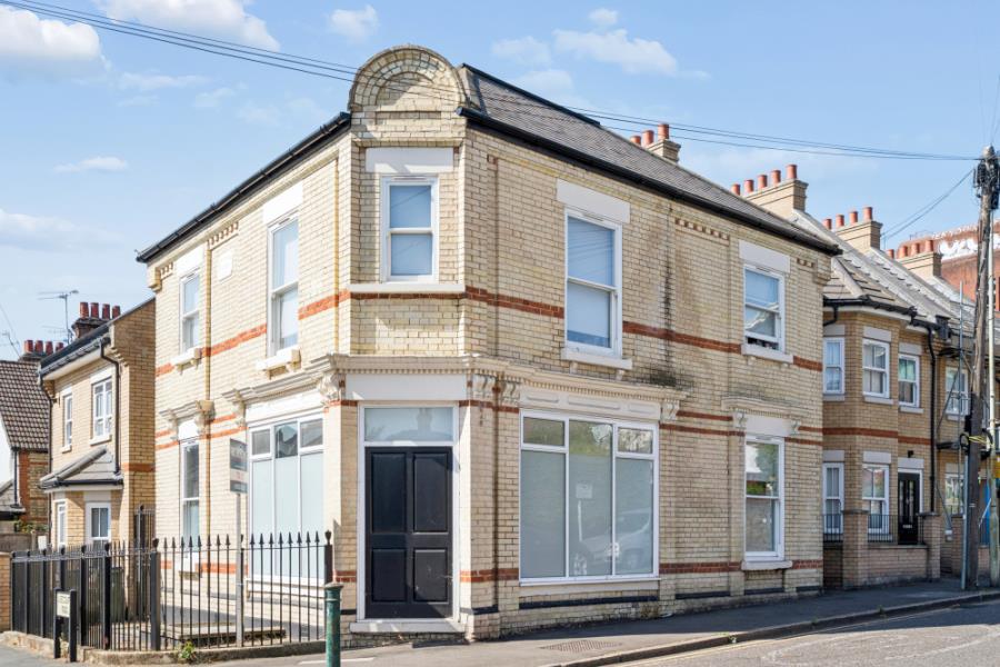 Flat St John's Road in Watford