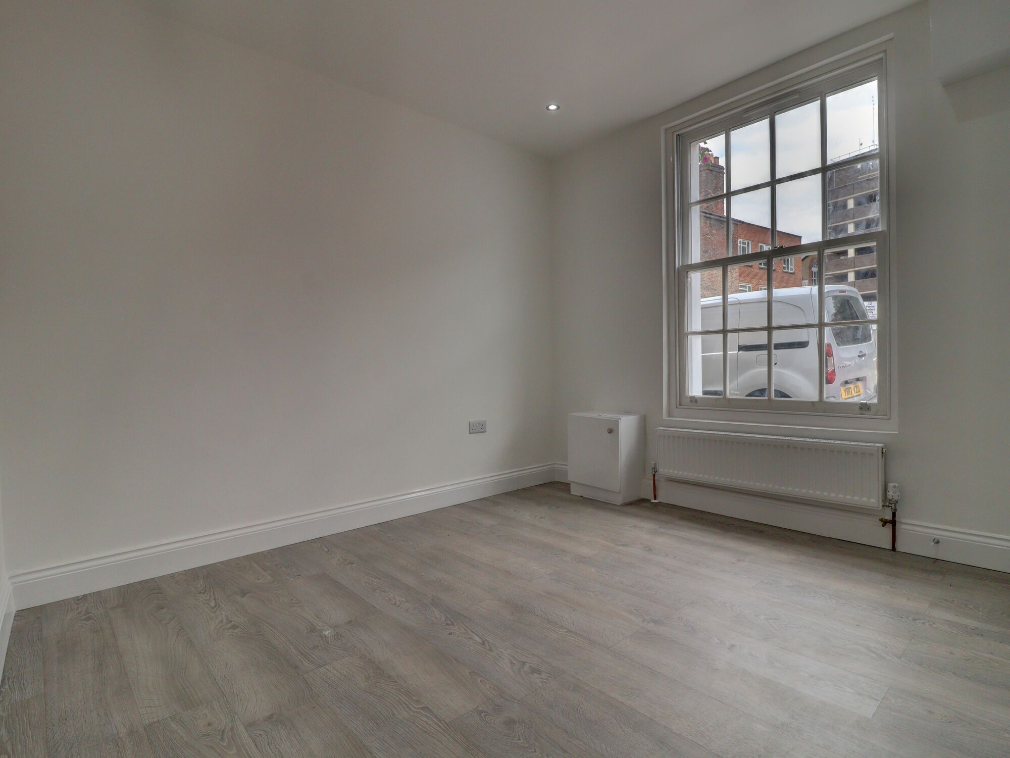 Flat Easton Street in High Wycombe