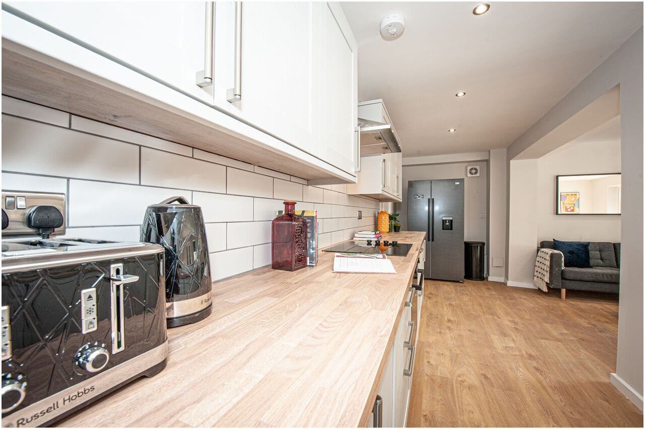 Room Eltham Gardens in Leeds