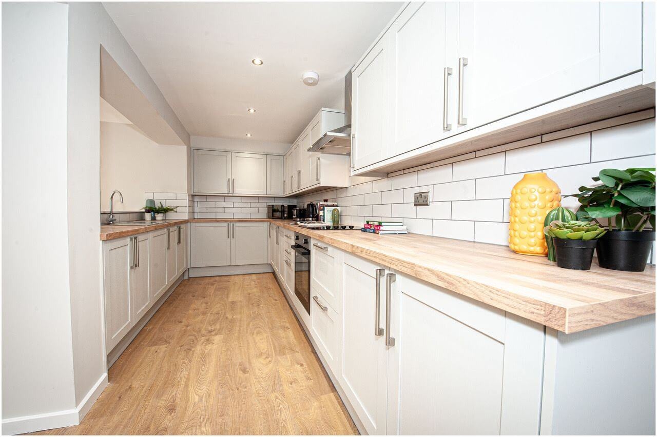 Room Eltham Gardens in Leeds