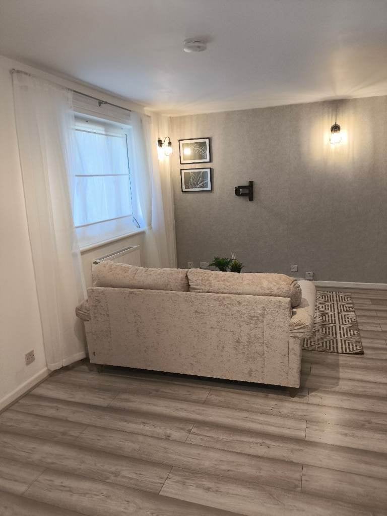 Flat Givendale Drive in Manchester