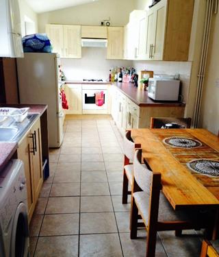 Flat Teversal Avenue in Nottingham
