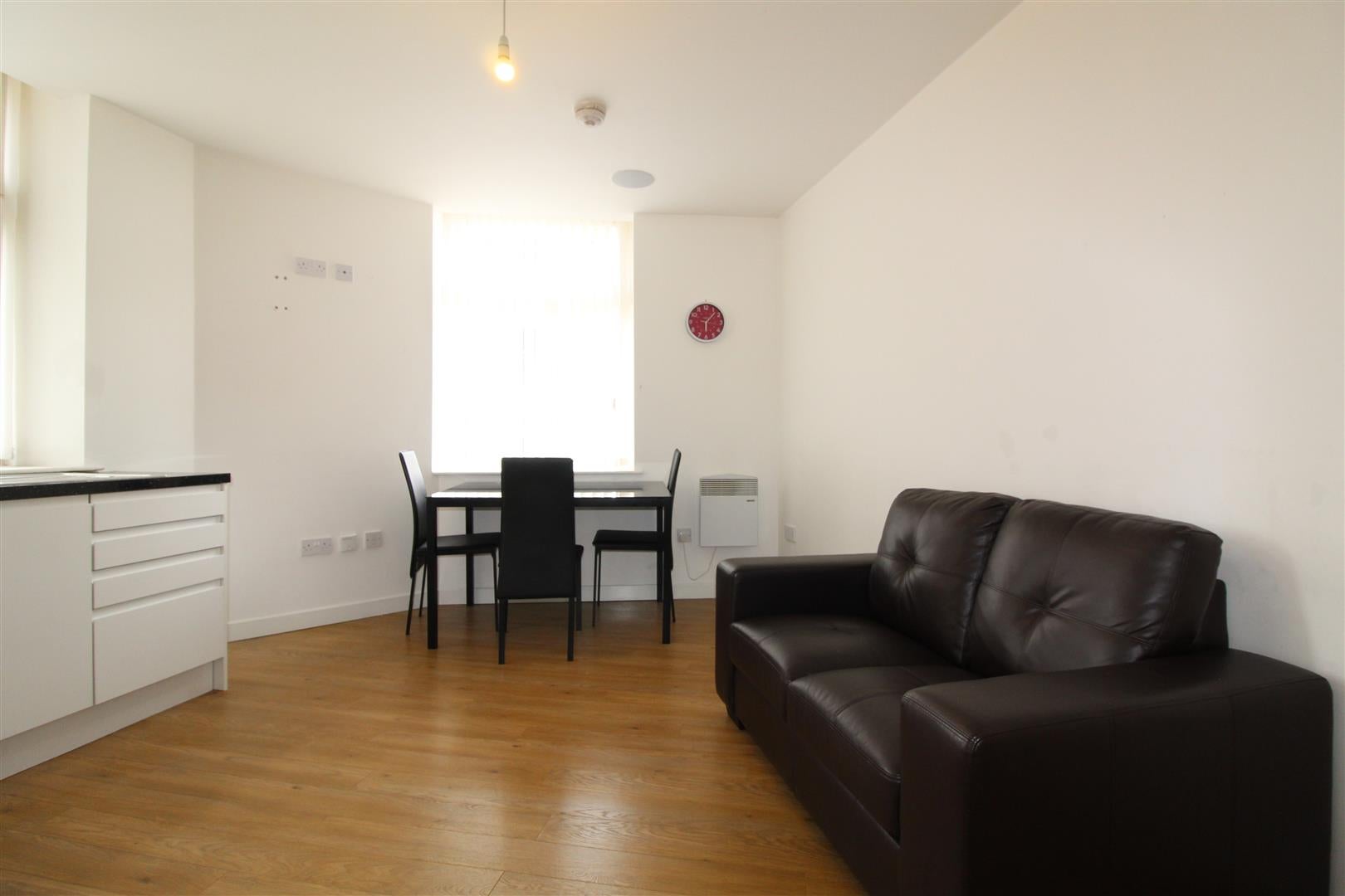 Flat Vincent Street in Bradford