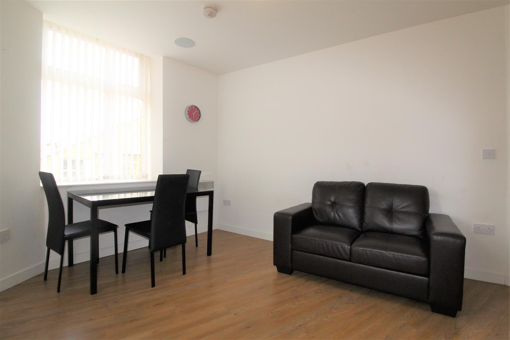 Flat Vincent Street in Bradford