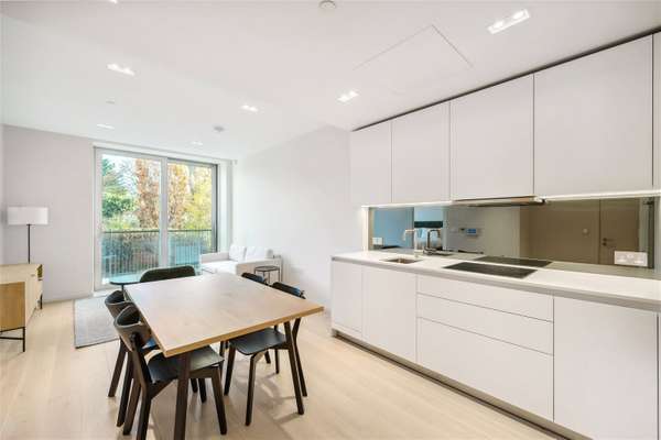 Flat Seagrave Road in Greater London