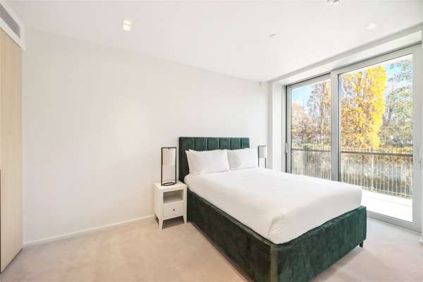Flat Seagrave Road in Greater London