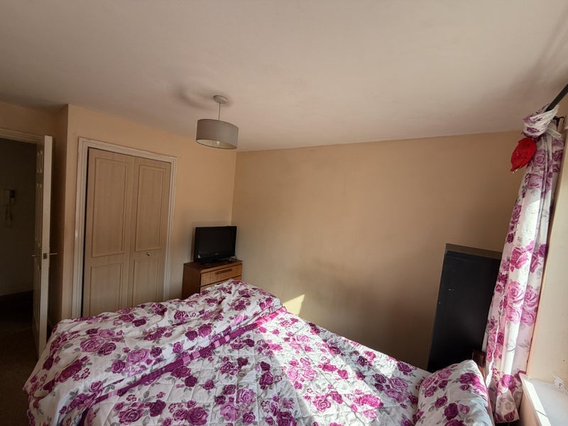 Room Burnvale Place in Livingston