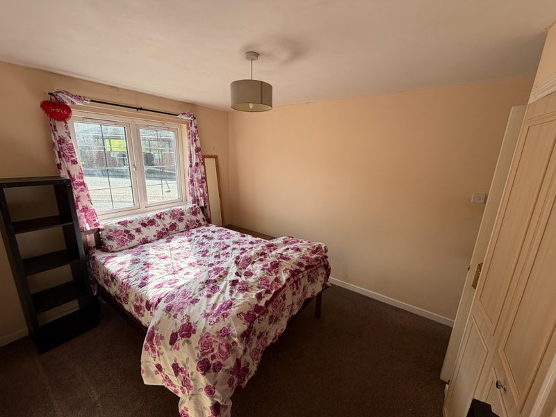 Room Burnvale Place in Livingston