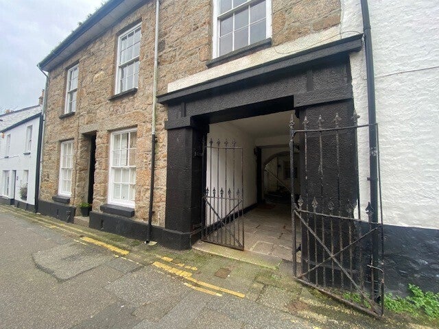 Flat New Street in Penzance