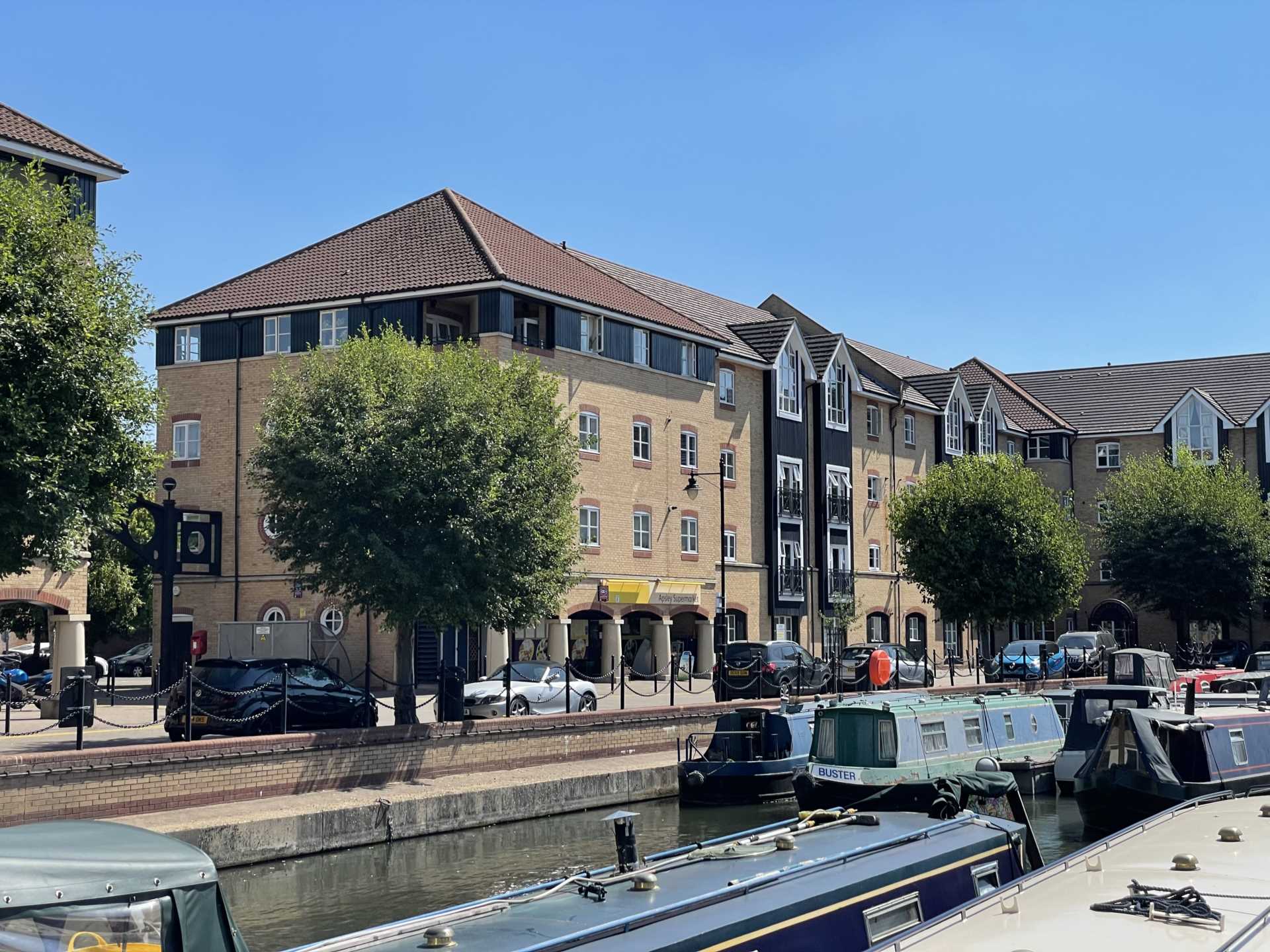 Flat Dickinson Quay in Dacorum