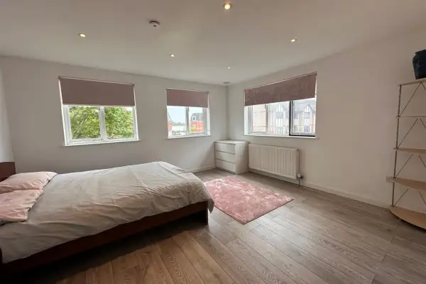 Room North Street in Rushden