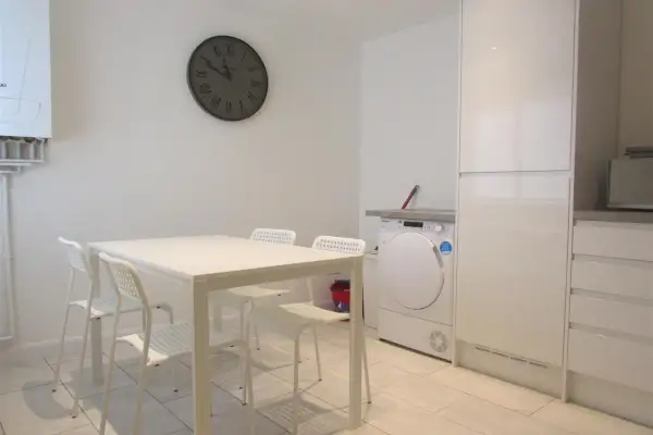 Room North Street in Rushden