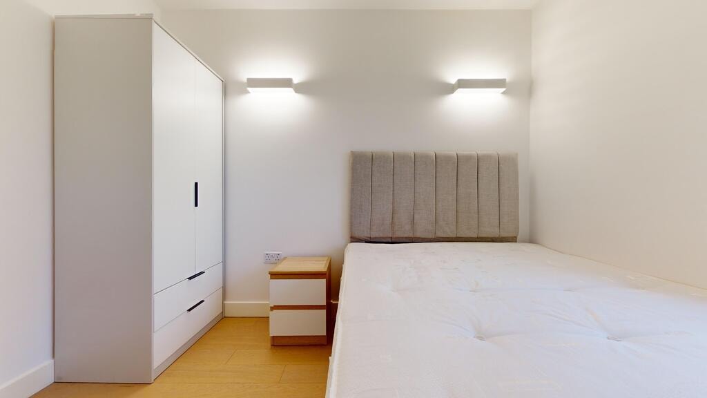 Flat Great West Road in Greater London