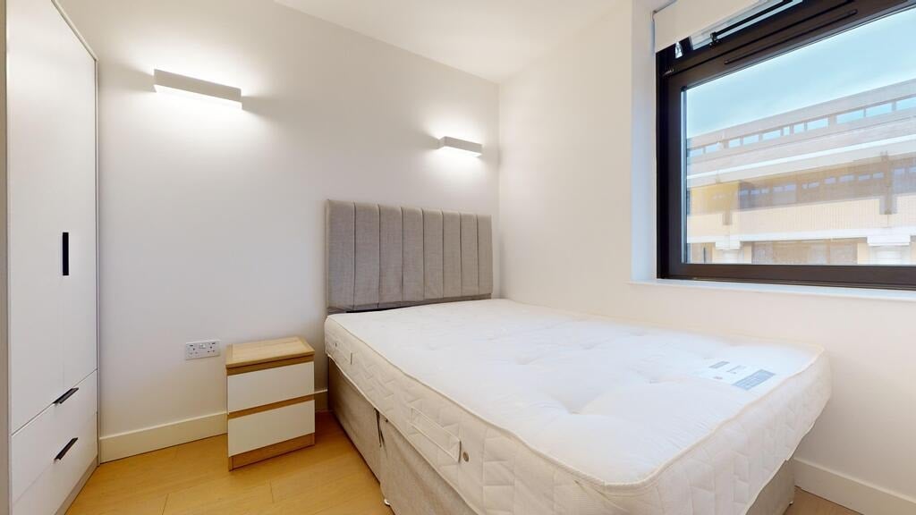 Flat Great West Road in Greater London