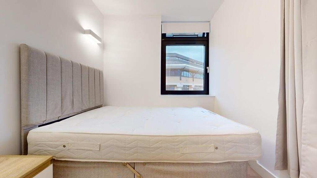 Flat Great West Road in Greater London
