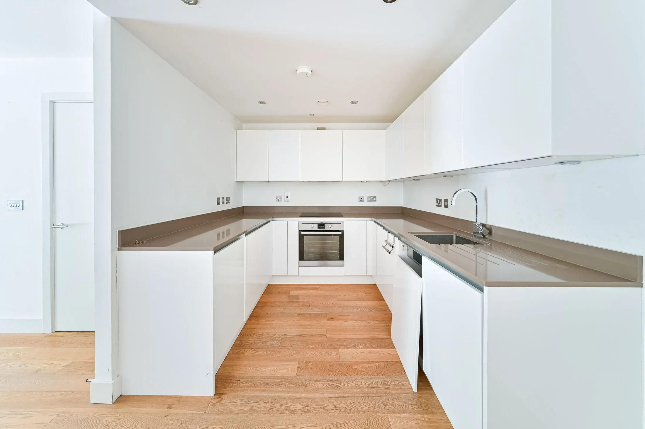 Flat Love Lane in Greater London