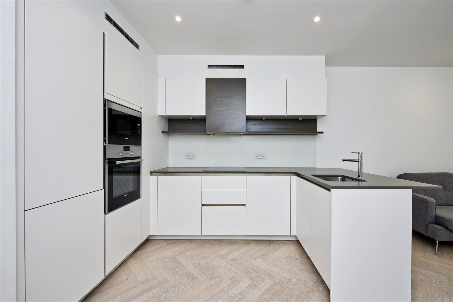 Flat Caledonian Road in Greater London
