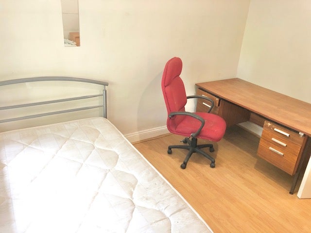 Room Burgess Road in Southampton