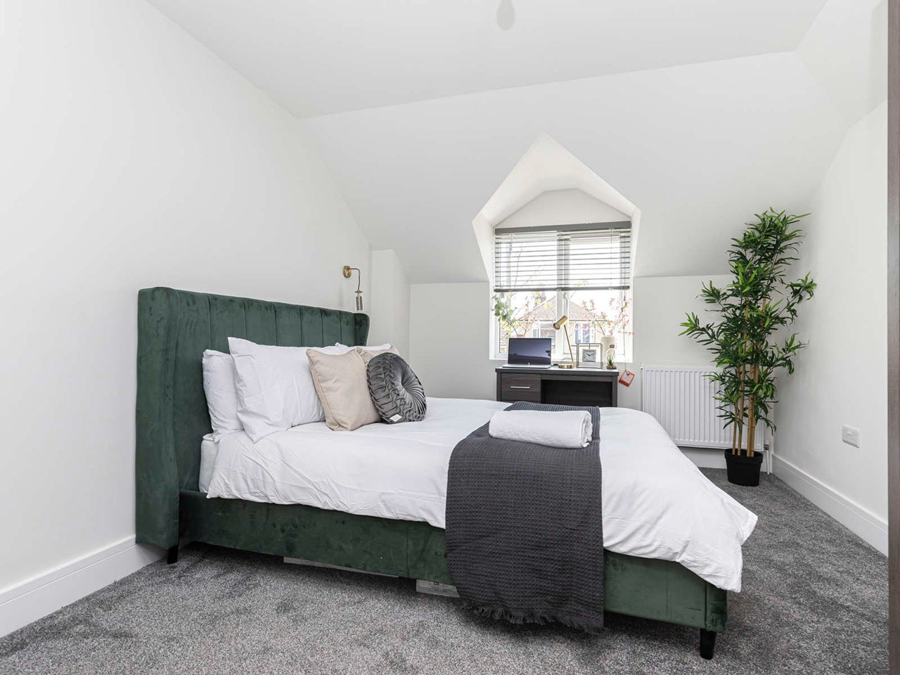 Room Herbert Avenue in Poole