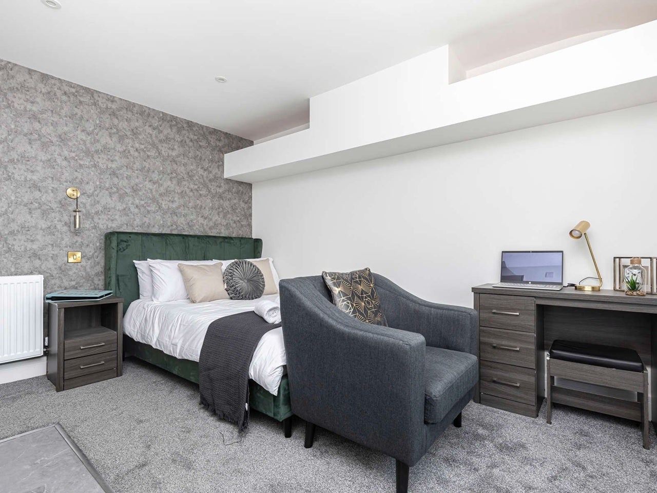 Room Herbert Avenue in Poole