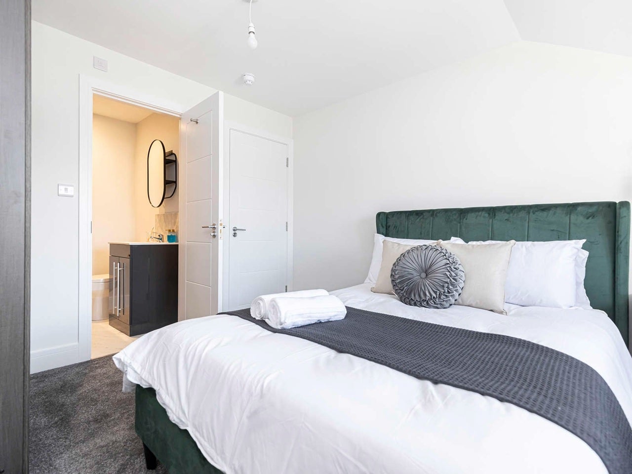 Room Herbert Avenue in Poole