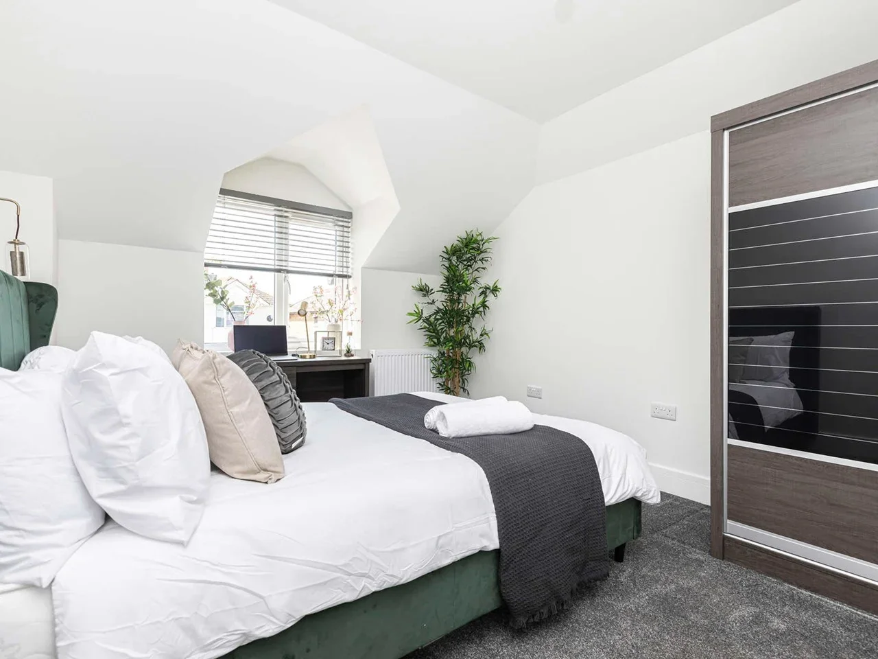 Room Herbert Avenue in Poole