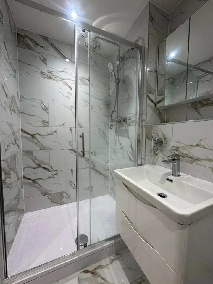 Flat Maybank Road in Greater London