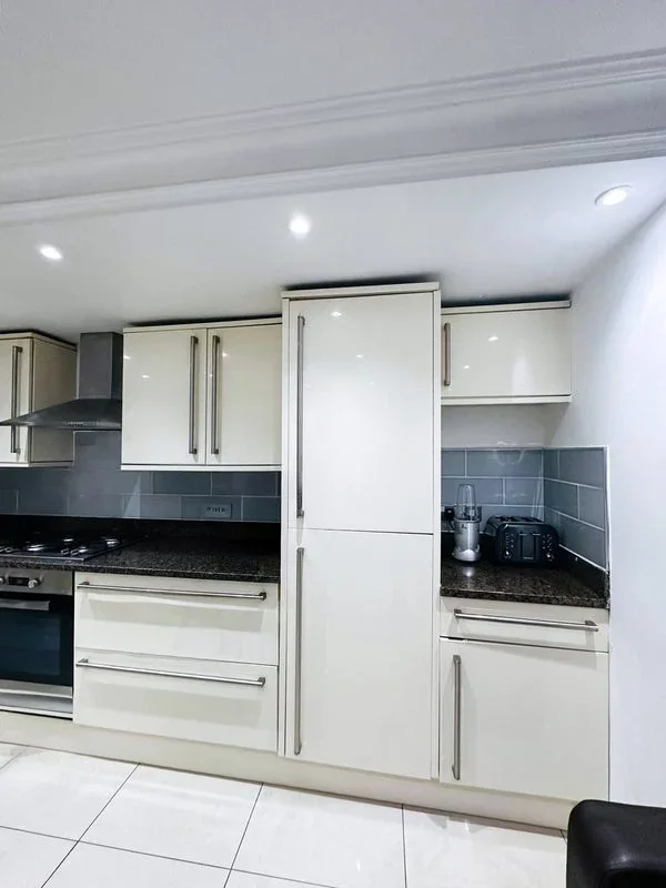 Room Barnwell Road in Greater London