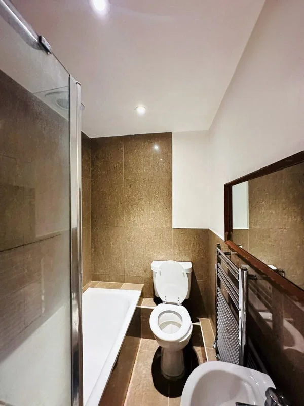 Room Barnwell Road in Greater London