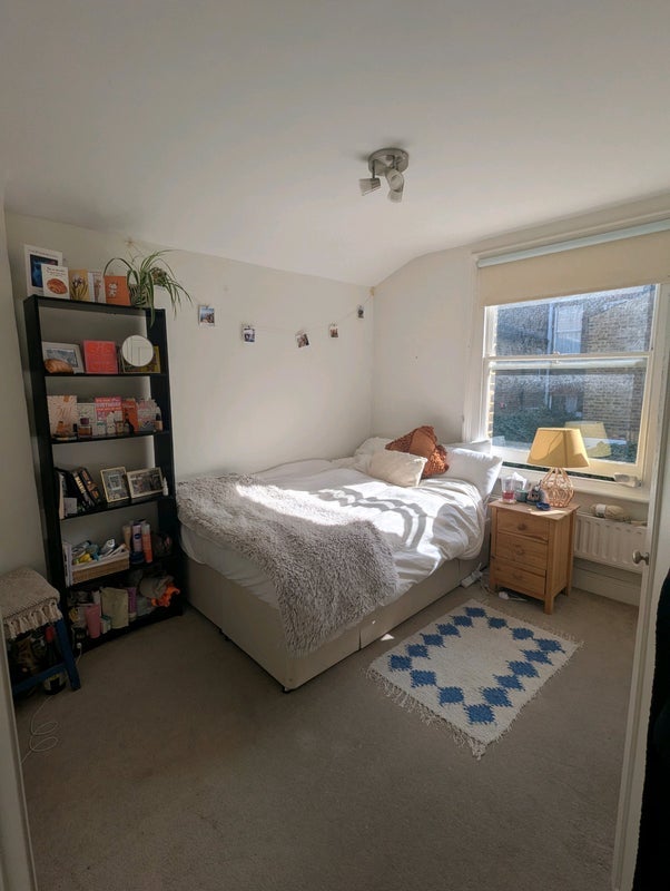 Room Biscay Road in Greater London