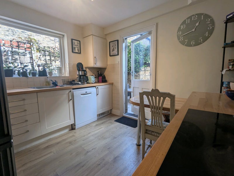 Room Biscay Road in Greater London