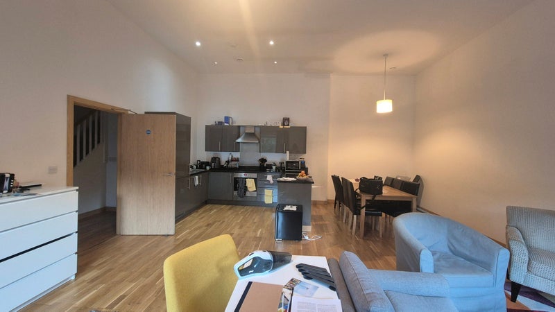 Room High Street in Greater London