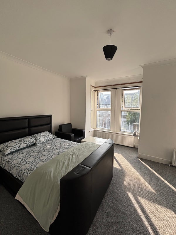 Room St Mary's Road in Greater London