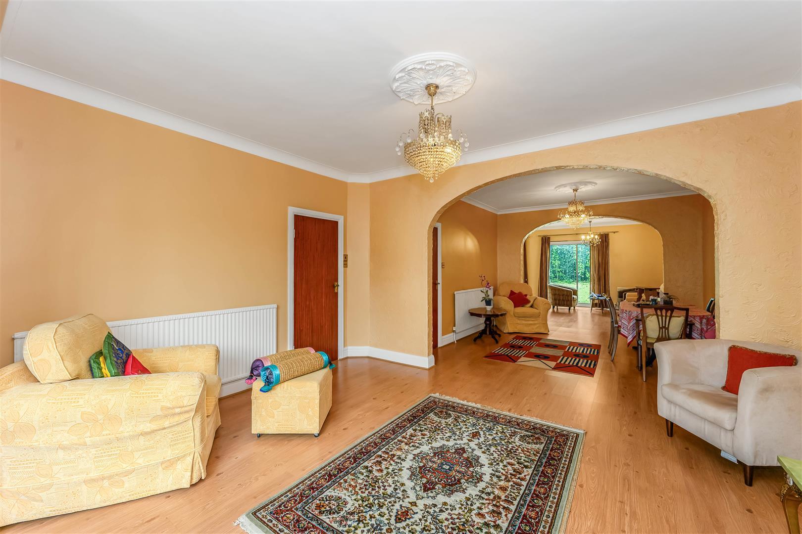 House Langley Crescent in Greater London